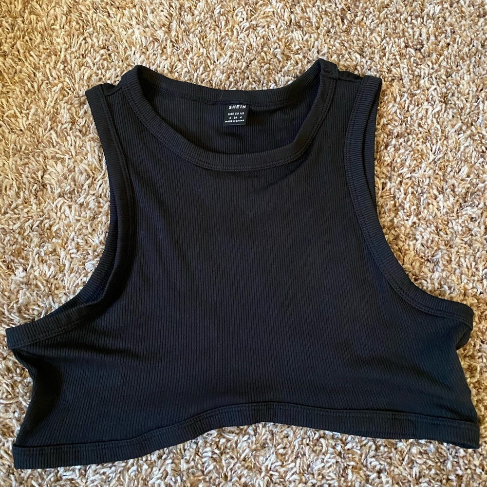Black cropped tank